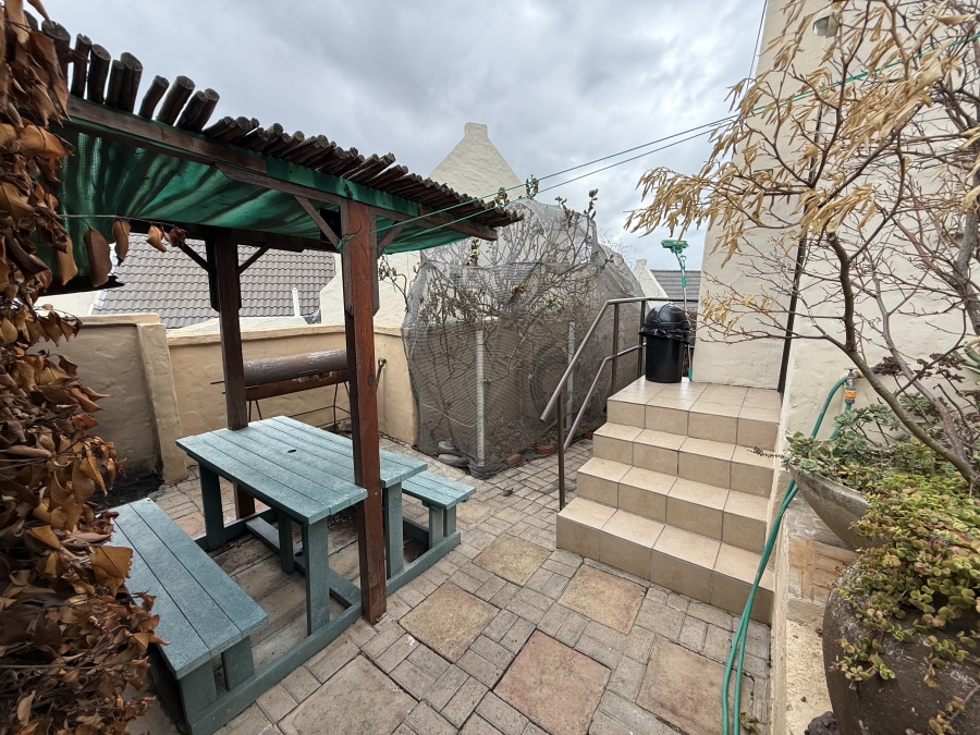 4 Bedroom Property for Sale in Vakansieplaas Western Cape